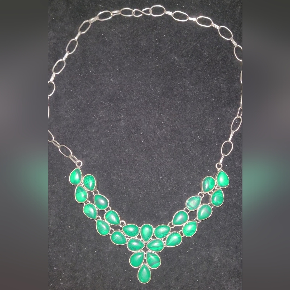 MALACHITE IN SILVER PLATED CHAIN NECKLACE  REAL STONE EUC✨️💠❣️